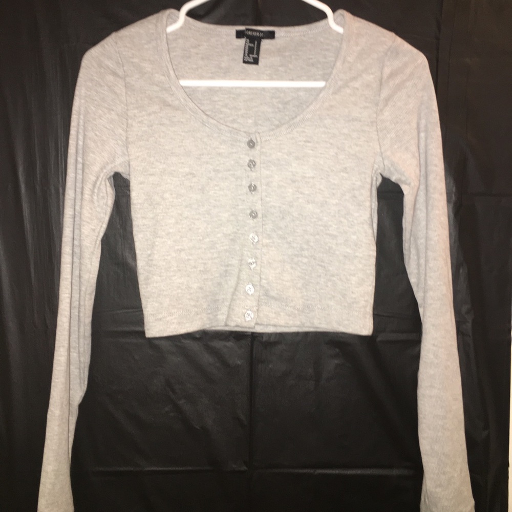 Forever21 cropped button down knit shirt💿
